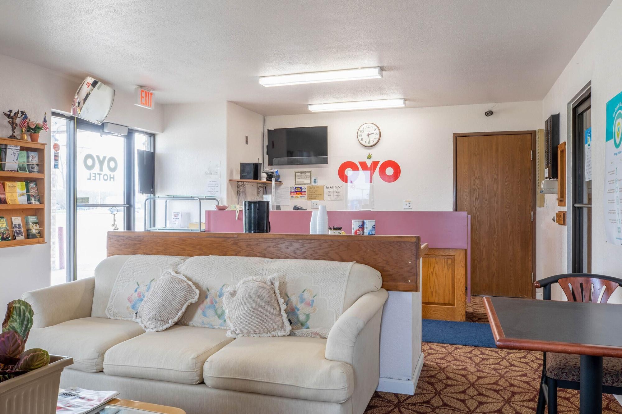 Oyo Hotel Chesaning Route 52 & Hwy 57 Exterior photo