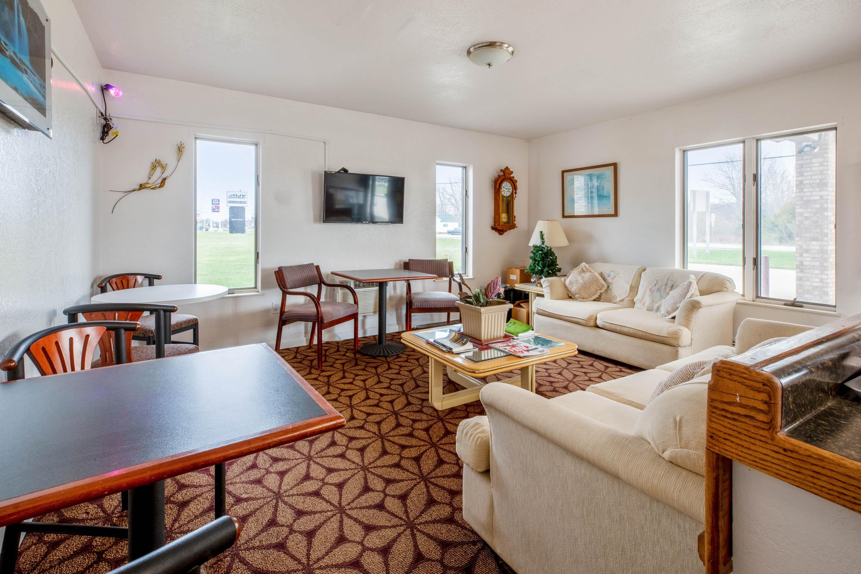 Oyo Hotel Chesaning Route 52 & Hwy 57 Exterior photo