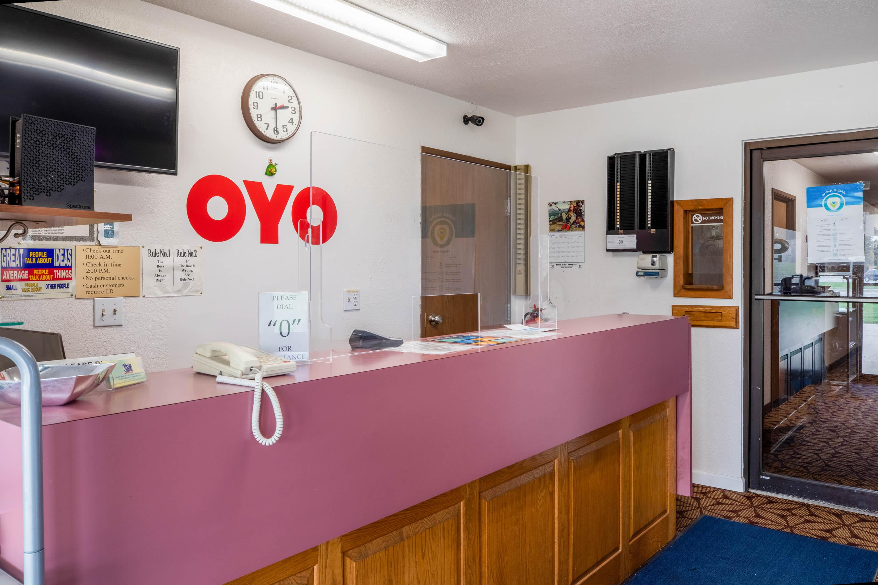 Oyo Hotel Chesaning Route 52 & Hwy 57 Exterior photo