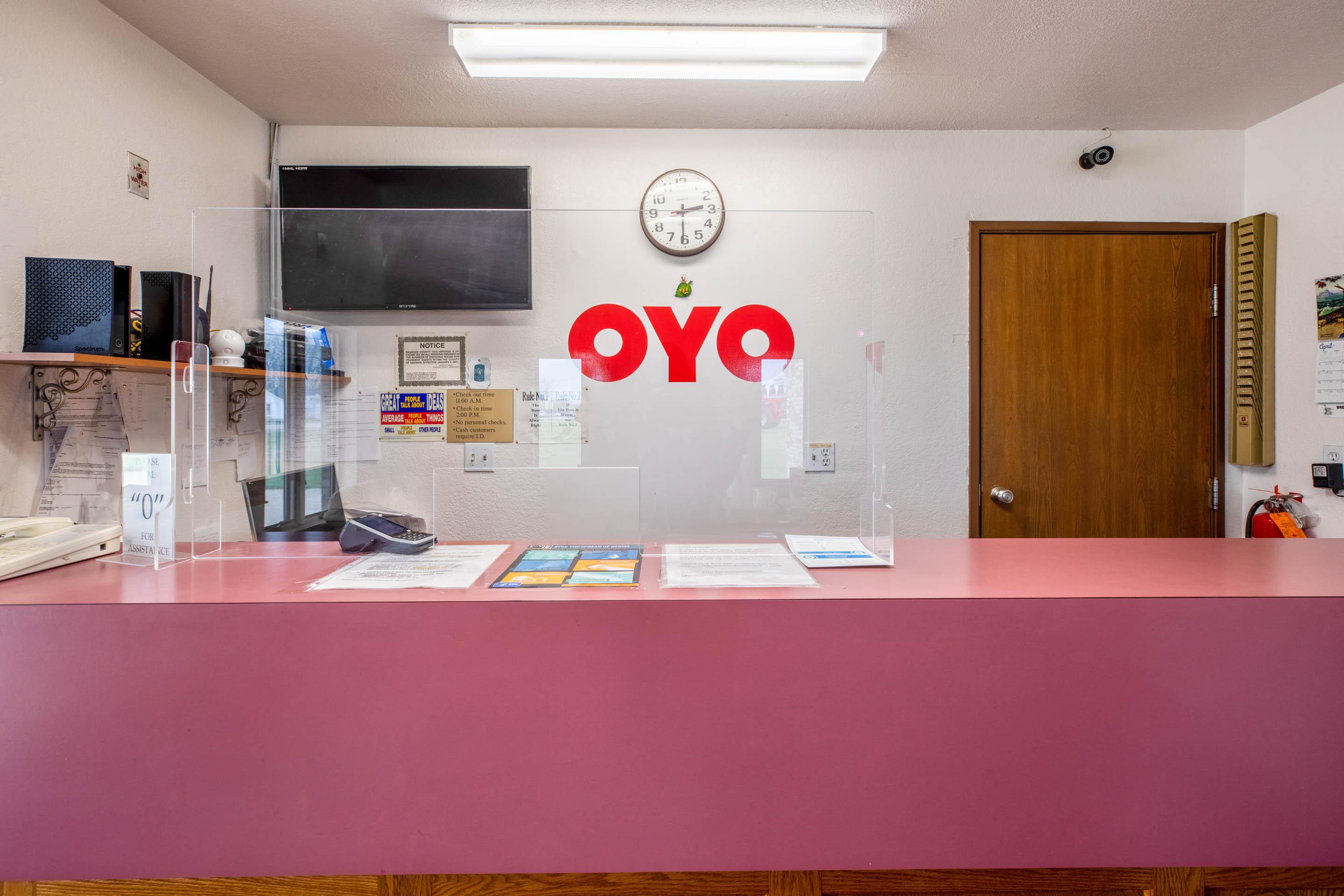 Oyo Hotel Chesaning Route 52 & Hwy 57 Exterior photo